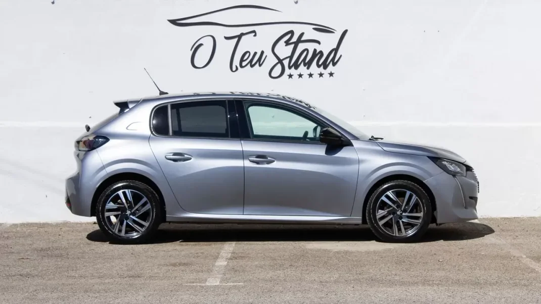 Peugeot 208 2023 - 16999 EUR, 96737 km - AUTO.MOTO.pt - 96737km - foto 6 de 34