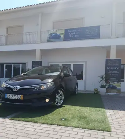 Toyota Auris 2015 - 12750 EUR, 184300 km - AUTO.MOTO.pt - 184300km - foto 3 de 13