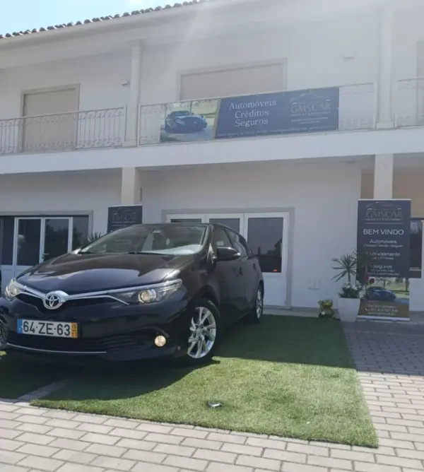 Toyota Auris 2015 - 10950 EUR, 184300 km - AUTO.MOTO.pt - 184300km - foto 3 de 13