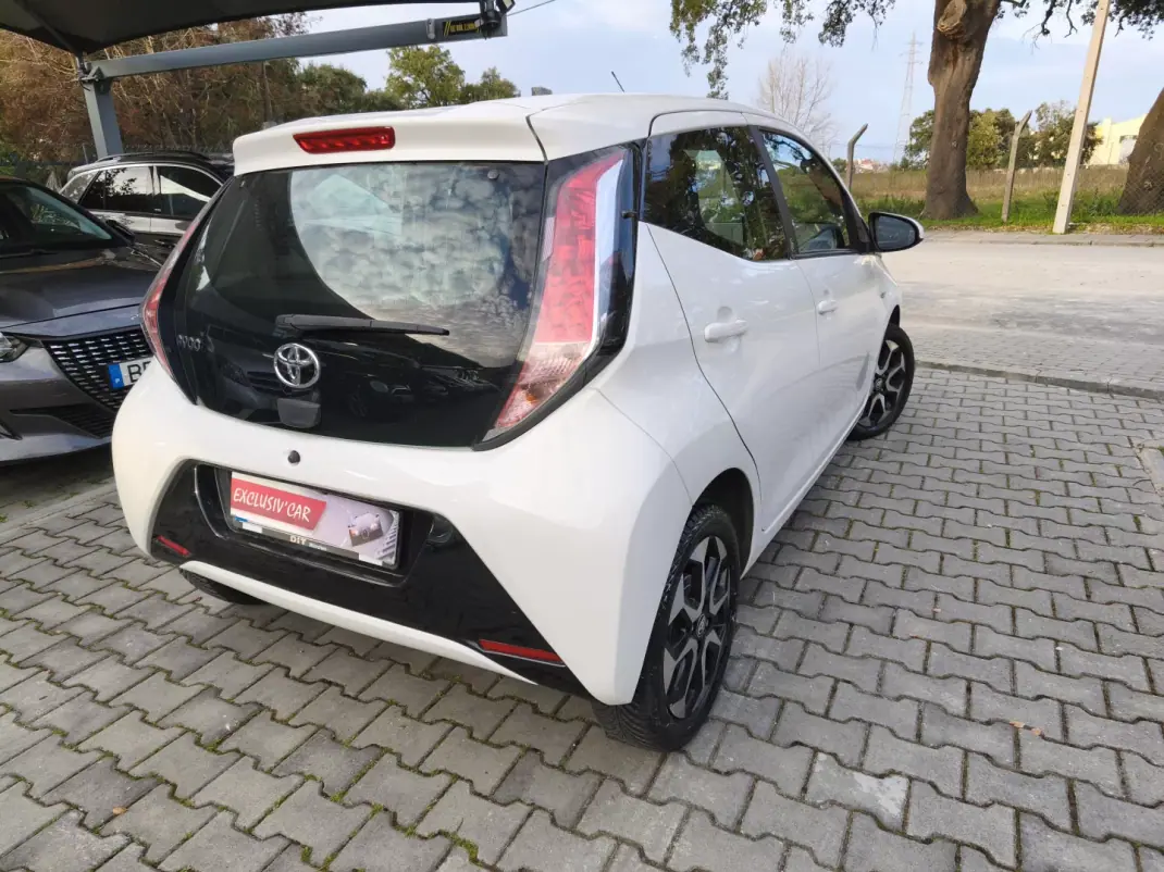 Toyota Aygo 2018 - 10900 EUR, 101000 km - AUTO.MOTO.pt - 101000km - foto 5 de 11