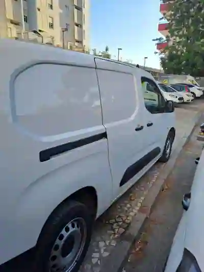 Citroën Berlingo 2021 - 10000 EUR, 170000 km - AUTO.MOTO.pt - 170000km - foto 5 de 8