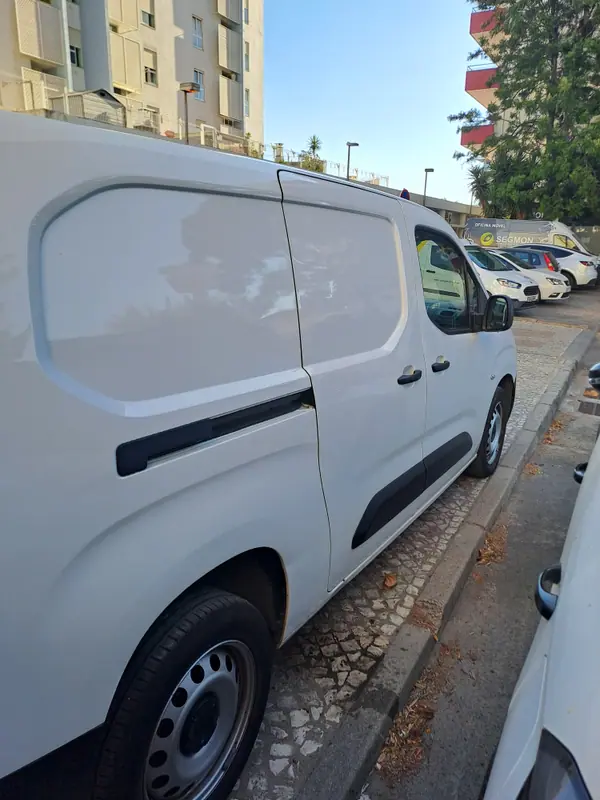 Citroën Berlingo 2021 - 10000 EUR, 170000 km - AUTO.MOTO.pt - 170000km - foto 5 de 8