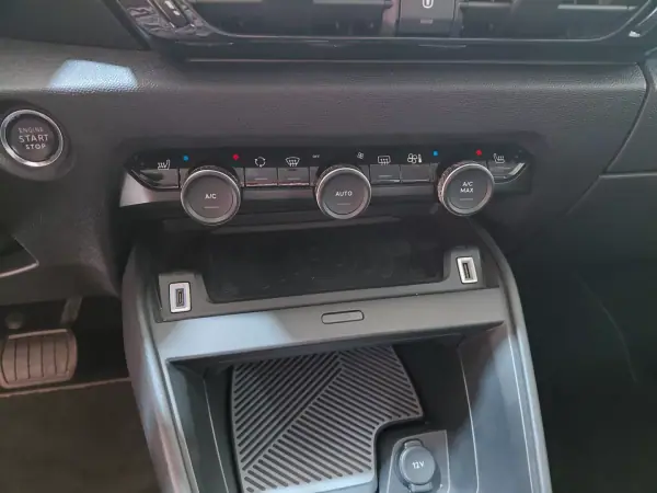 Citroën e-C4 2020 - 17750 EUR, 64000 km - AUTO.MOTO.pt - 64000km - foto 18 de 27