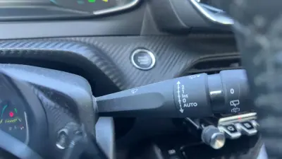 Peugeot e-208 2021 - 16900 EUR, 40000 km - AUTO.MOTO.pt - 40000km - foto 16 de 22