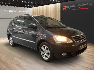 Toyota Avensis Verso 2003 - 6450 EUR, 273631 km - AUTO.MOTO.pt - 273631km - foto 2 de 20