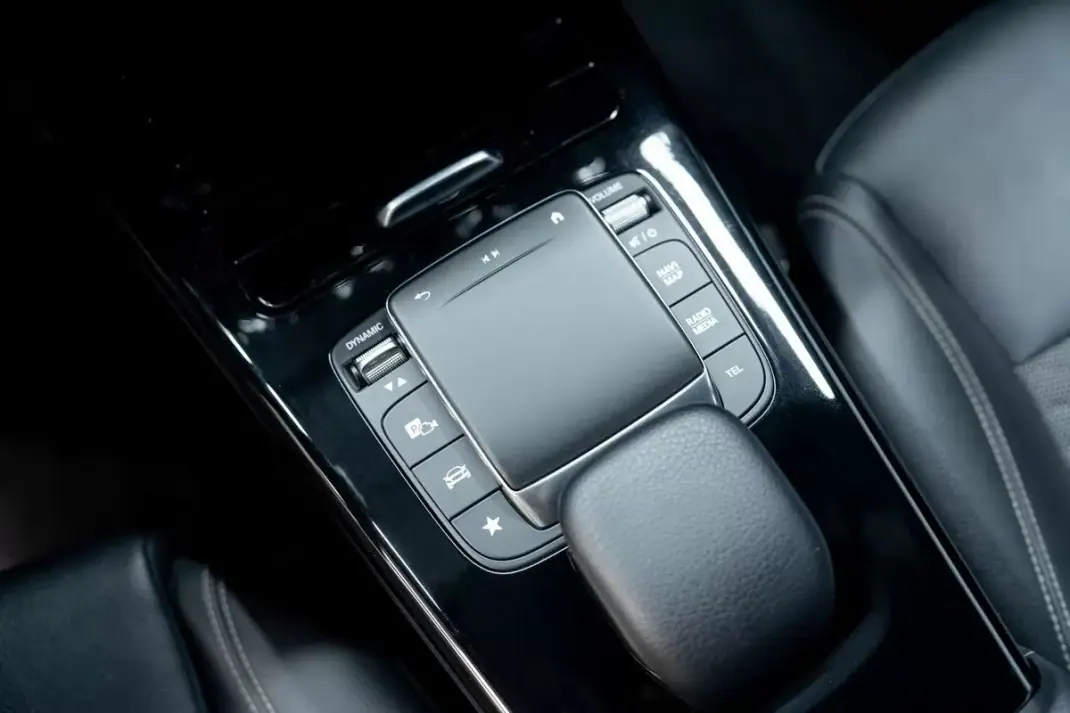 Mercedes-Benz CLA 180 2023 - 29950 EUR, 70000 km - AUTO.MOTO.pt - 70000km - foto 41 de 43