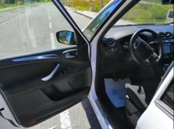 Ford Galaxy 2011 - 12000 EUR, 250000 km - AUTO.MOTO.pt - 250000km - foto 4 de 10