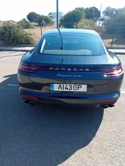 Porsche Panamera 2016 - 75000 EUR, 52000 km - AUTO.MOTO.pt - 52000km - foto 2 de 5