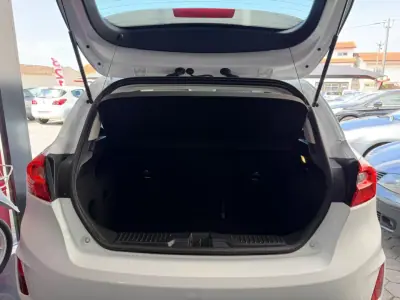 Ford Fiesta 2018 - 13500 EUR, 60152 km - AUTO.MOTO.pt - 60152km - foto 20 de 22