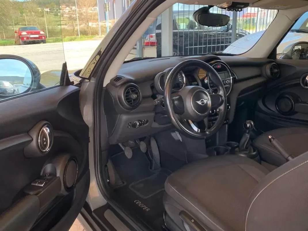 MINI One 2014 - 10950 EUR, 182795 km - AUTO.MOTO.pt - 182795km - foto 9 de 15