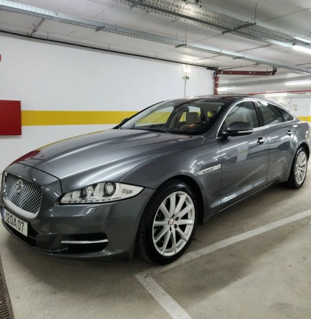 Jaguar XJ 2015 - 24999 EUR, 116000 km - AUTO.MOTO.pt - 116000km - foto 1 de 10
