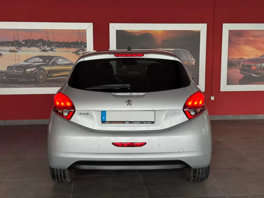 Peugeot 208 2018 - 13500 EUR, 100609 km - AUTO.MOTO.pt - 100609km - foto 11 de 21