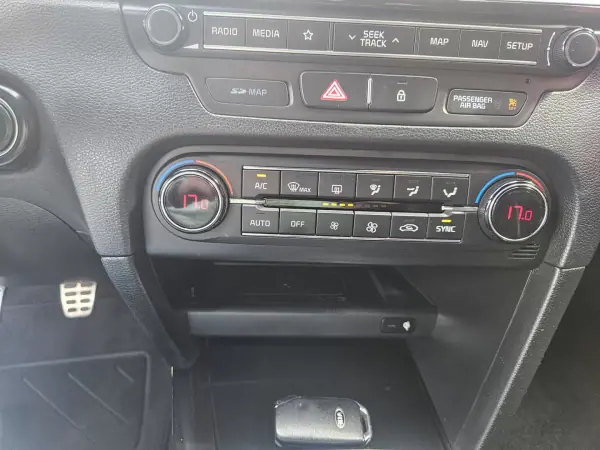 Kia ProCeed 2020 - 17400 EUR, 119400 km - AUTO.MOTO.pt - 119400km - foto 17 de 69
