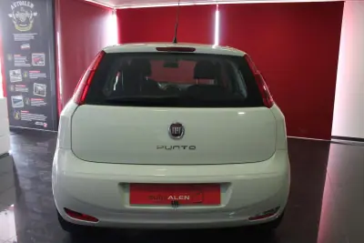 Fiat Punto 2018 - 8990 EUR, 149000 km - AUTO.MOTO.pt - 149000km - foto 4 de 11