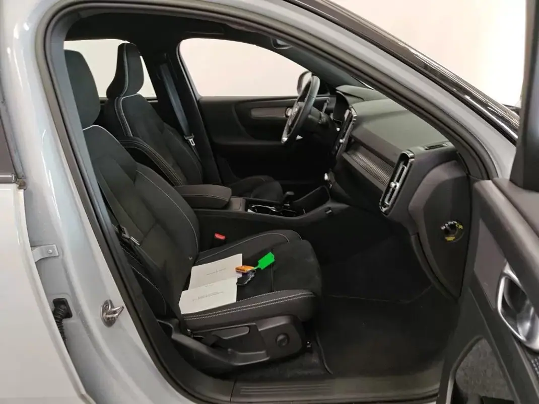 Volvo XC 40 2022 - 30900 EUR, 87733 km - 87733km - foto 7 de 9