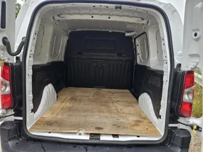 Citroën BERLINGO VAN XL 1.5 BLUE HDI 3 LUGARES 2020 - 9750 EUR, 87000 km - AUTO.MOTO.pt - 87000km - foto 5 de 8