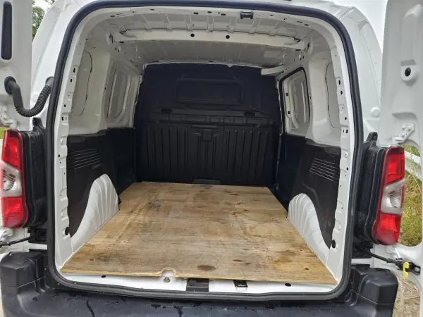 Citroën BERLINGO VAN XL 1.5 BLUE HDI 3 LUGARES 2020 - 9750 EUR, 87000 km - AUTO.MOTO.pt - 87000km - foto 5 de 8