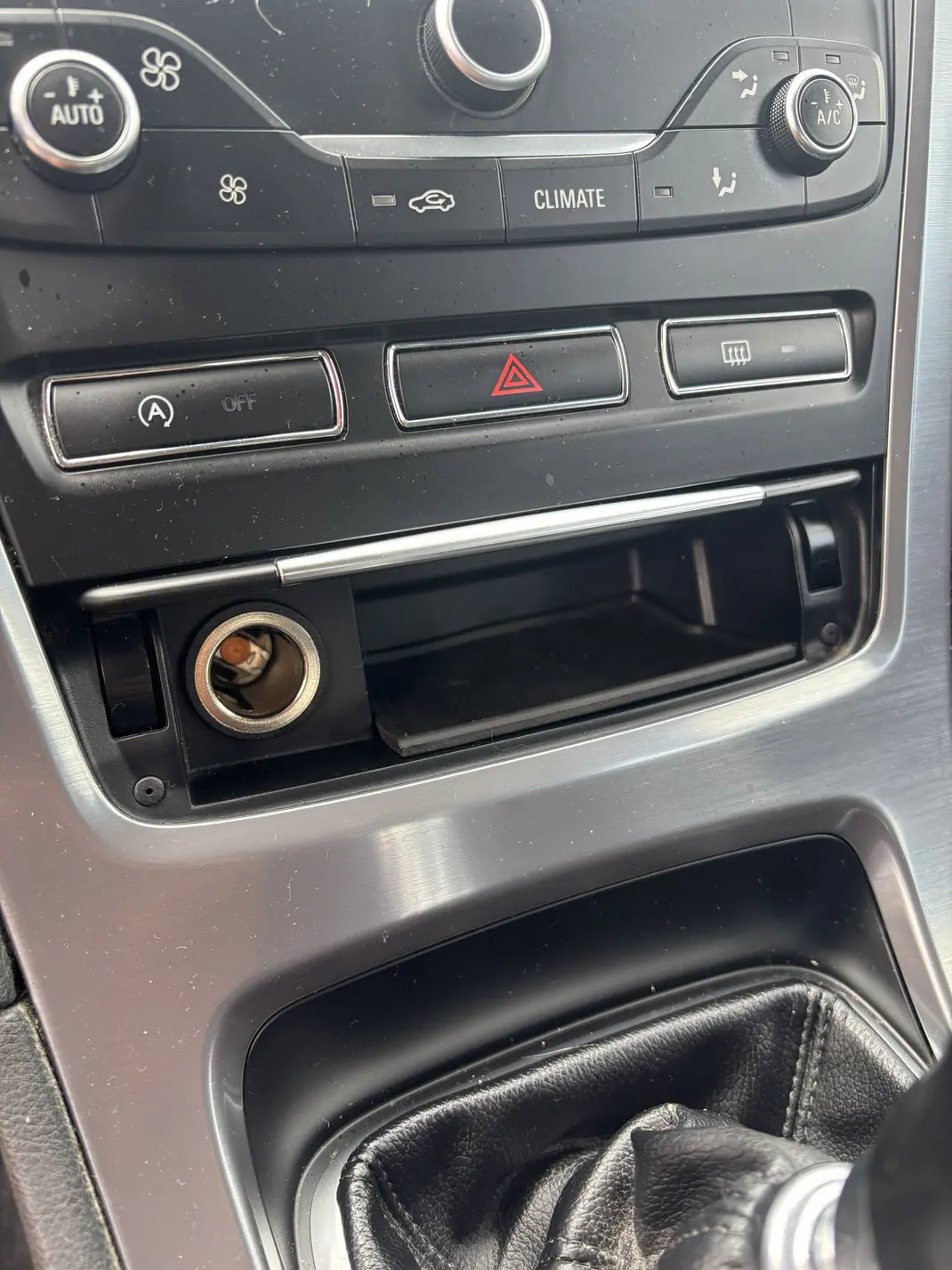 Ford Mondeo 2014 - 7490 EUR, 195600 km - AUTO.MOTO.pt - 195600km - foto 12 de 14