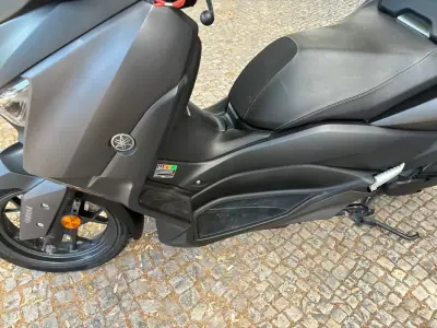 Yamaha XMAX 2022 - 3950 EUR, 28105 km - AUTO.MOTO.pt - 28105km - foto 13 de 13