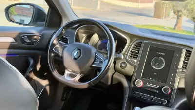 Renault Mégane 2019 - 14999 EUR, 99500 km - AUTO.MOTO.pt - 99500km - foto 15 de 20