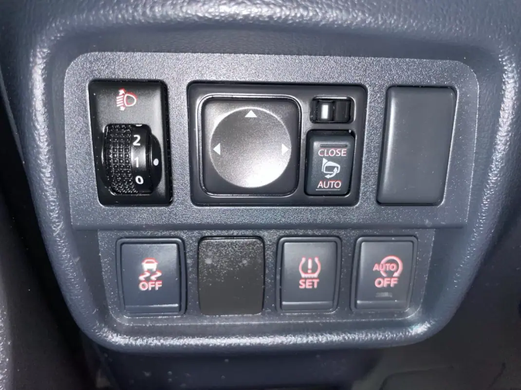 Nissan Juke 2018 - 13950 EUR, 106635 km - 106635km - foto 14 de 20
