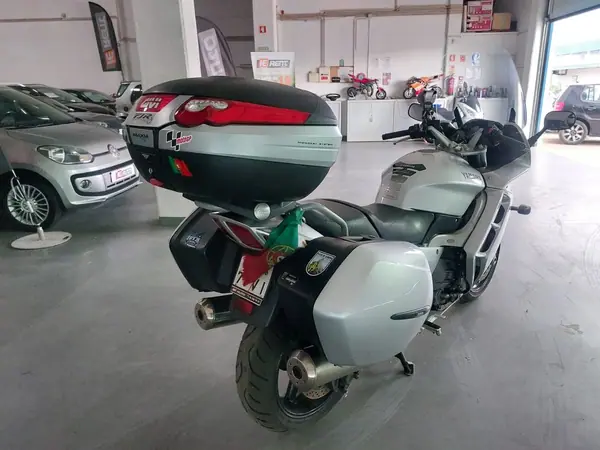 Yamaha FJR 1300ES 2003 - 5490 EUR, 111480 km - AUTO.MOTO.pt - 111480km - foto 6 de 13
