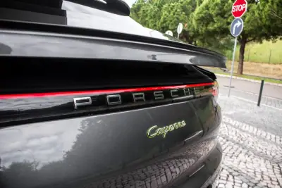 Porsche Cayenne Coupé 2020 - 69890 EUR, 126171 km - AUTO.MOTO.pt - 126171km - foto 12 de 45