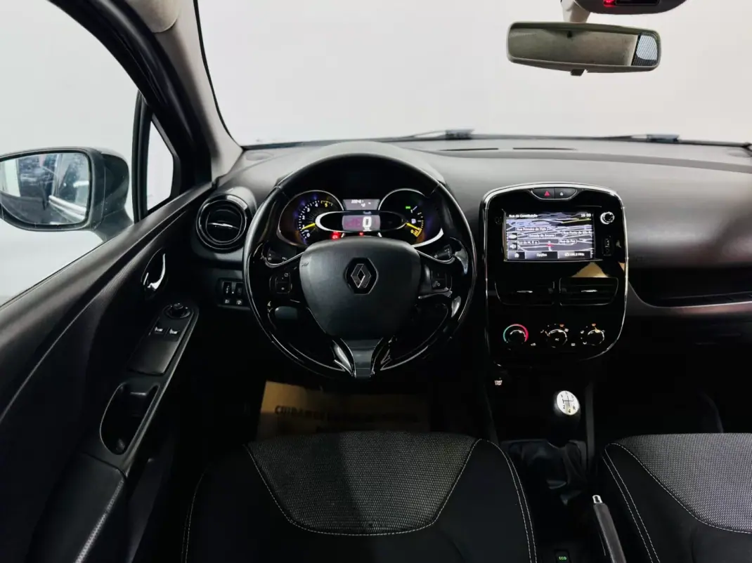 Renault Clio 2012 - 5750 EUR, 228000 km - AUTO.MOTO.pt - 228000km - foto 20 de 44