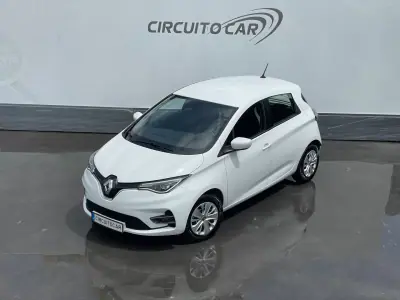 Renault Zoe 2020 - 14800 EUR, 56840 km - AUTO.MOTO.pt - 56840km - foto 10 de 42