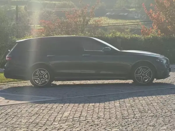 Mercedes-Benz E 300 2020 - 32899 EUR, 142500 km - AUTO.MOTO.pt - 142500km - foto 31 de 33