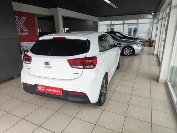 Kia Rio 2018 - 14750 EUR, 46500 km - AUTO.MOTO.pt - 46500km - foto 10 de 35