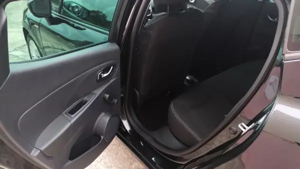 Renault Clio 2017 - 9950 EUR, 77000 km - 77000km - foto 17 de 35