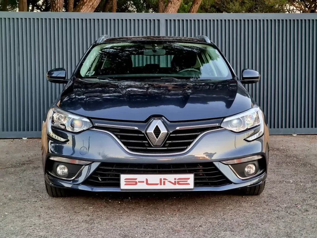 Renault Mégane Sport Tourer 2019 - 15990 EUR, 80068 km - AUTO.MOTO.pt - 80068km - foto 2 de 24