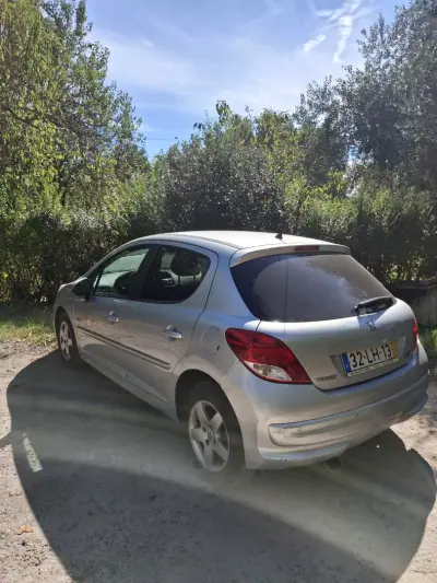 Peugeot 207 2011 - 100 EUR, 201010 km - foto 6 de 6