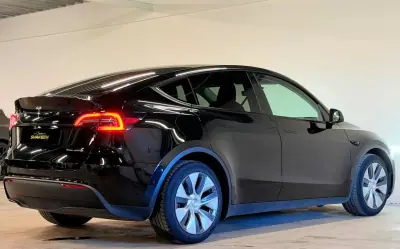Tesla Model Y 2022 - 35990 EUR, 89658 km - AUTO.MOTO.pt - 89658km - foto 4 de 17