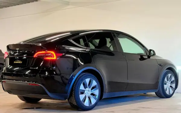 Tesla Model Y 2022 - 35990 EUR, 89658 km - AUTO.MOTO.pt - 89658km - foto 4 de 17