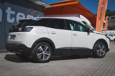 Peugeot 3008 2023 - 24380 EUR, 64120 km - 64120km - foto 3 de 27