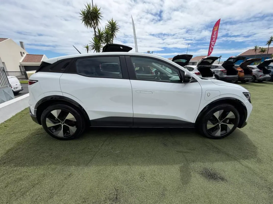 Renault Mégane E-Tech 2022 - 26490 EUR, 8860 km - 8860km - foto 6 de 16