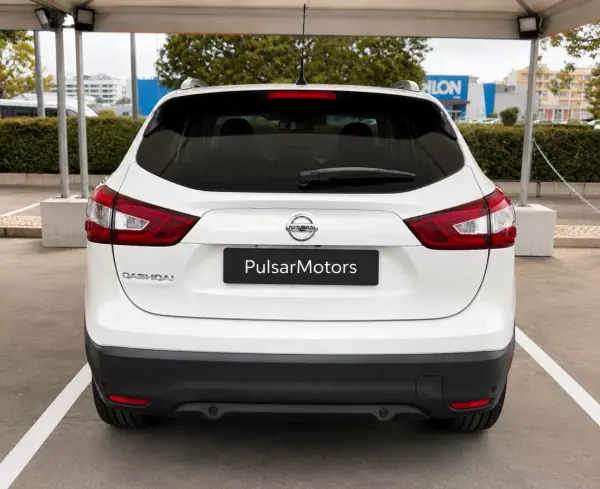 Nissan Qashqai 2015 - 13900 EUR, 141989 km - AUTO.MOTO.pt - 141989km - foto 5 de 12