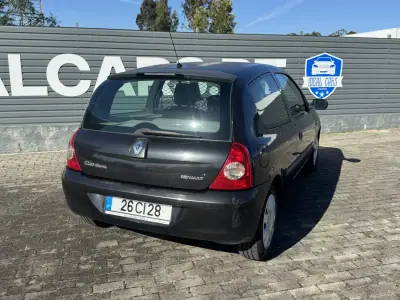 Renault Clio 2006 - 3500 EUR, 238000 km - AUTO.MOTO.pt - 238000km - foto 11 de 12