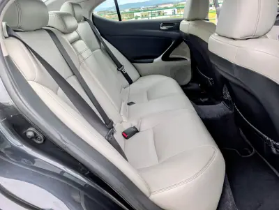 Lexus IS 220 2009 - 8500 EUR, 204441 km - AUTO.MOTO.pt - 204441km - foto 13 de 26