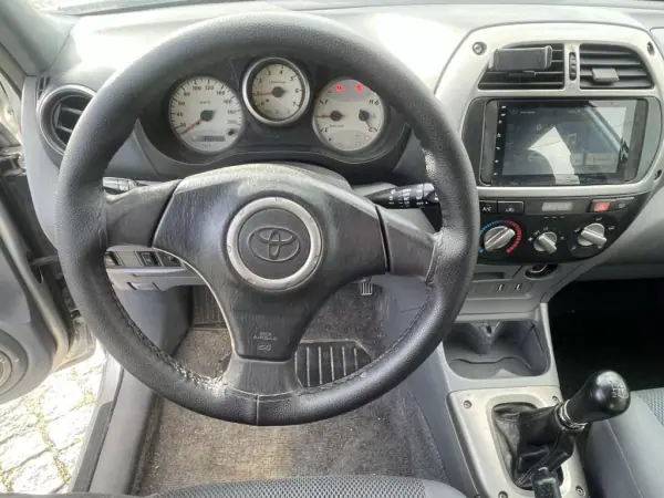 Toyota RAV4 2002 - 11450 EUR, 350453 km - AUTO.MOTO.pt - 350453km - foto 6 de 9
