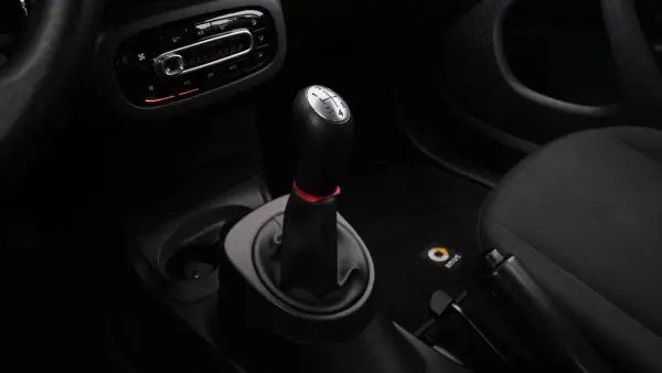 Smart Fortwo Cabrio 2017 - 11200 EUR, 73000 km - AUTO.MOTO.pt - 73000km - foto 23 de 23