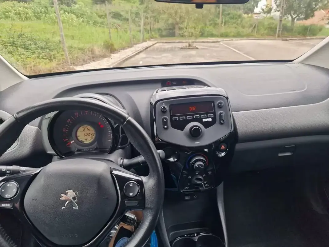 Peugeot 108 2021 - 11000 EUR, 62048 km - AUTO.MOTO.pt - 62048km - foto 18 de 32