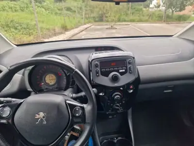 Peugeot 108 2021 - 11000 EUR, 62048 km - AUTO.MOTO.pt - 62048km - foto 18 de 32