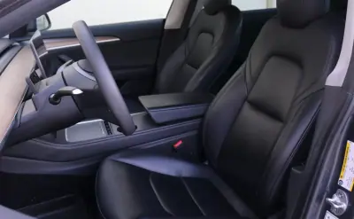 Tesla Model 3 2022 - 28990 EUR, 110500 km - AUTO.MOTO.pt - 110500km - foto 9 de 10