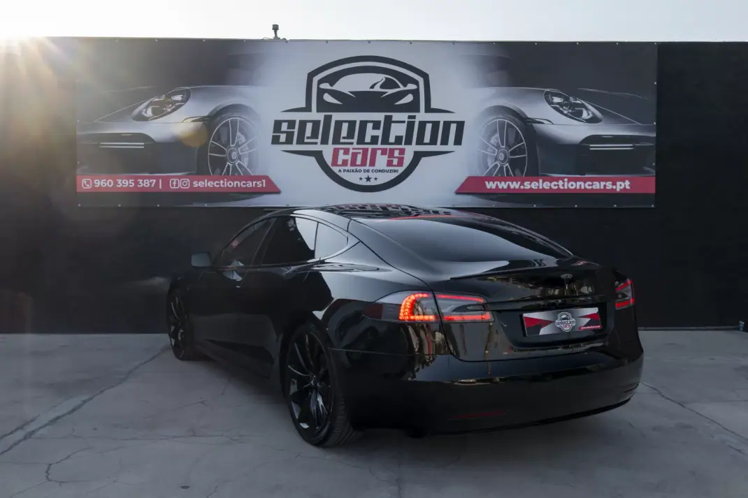 Tesla Model S 2018 - 26900 EUR, 119000 km - AUTO.MOTO.pt - 119000km - foto 4 de 25