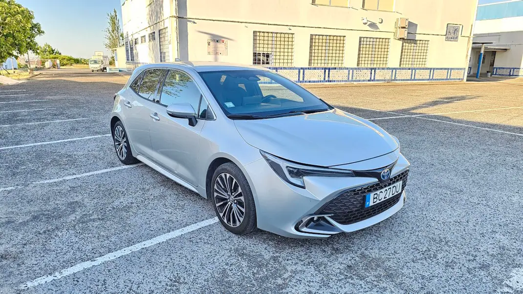 Toyota Corolla 2023 - 25900 EUR, 52000 km - AUTO.MOTO.pt - 52000km - foto 3 de 14