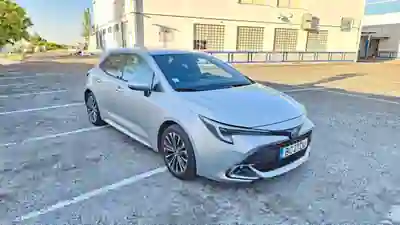 Toyota Corolla 2023 - 25900 EUR, 52000 km - AUTO.MOTO.pt - 52000km - foto 3 de 14