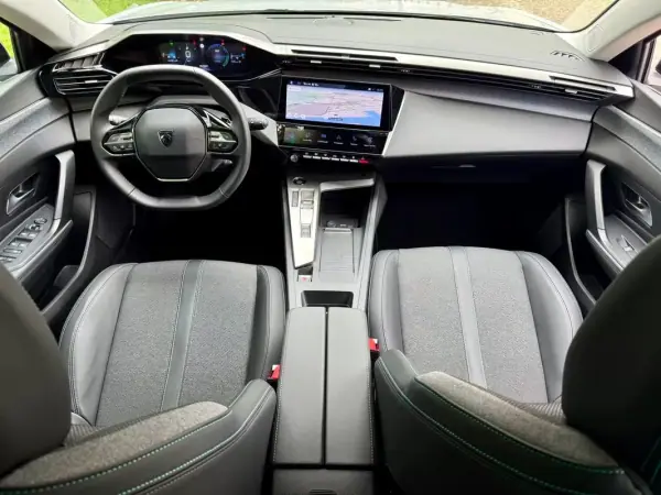 Peugeot 408 2025 - 25890 EUR, 45400 km - AUTO.MOTO.pt - 45400km - foto 9 de 41